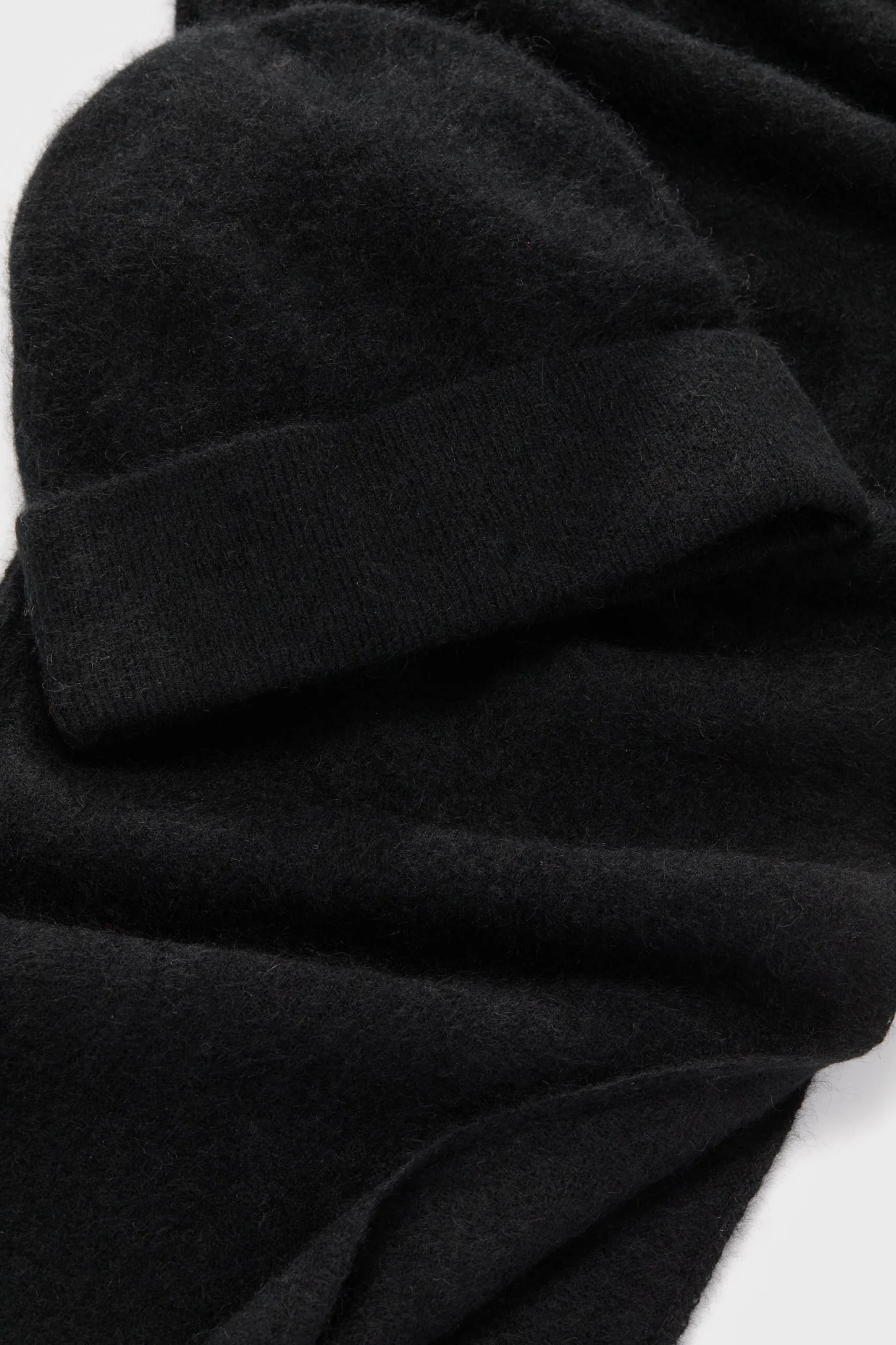 Black Cashmere Hat and Scarf Set - Image 5