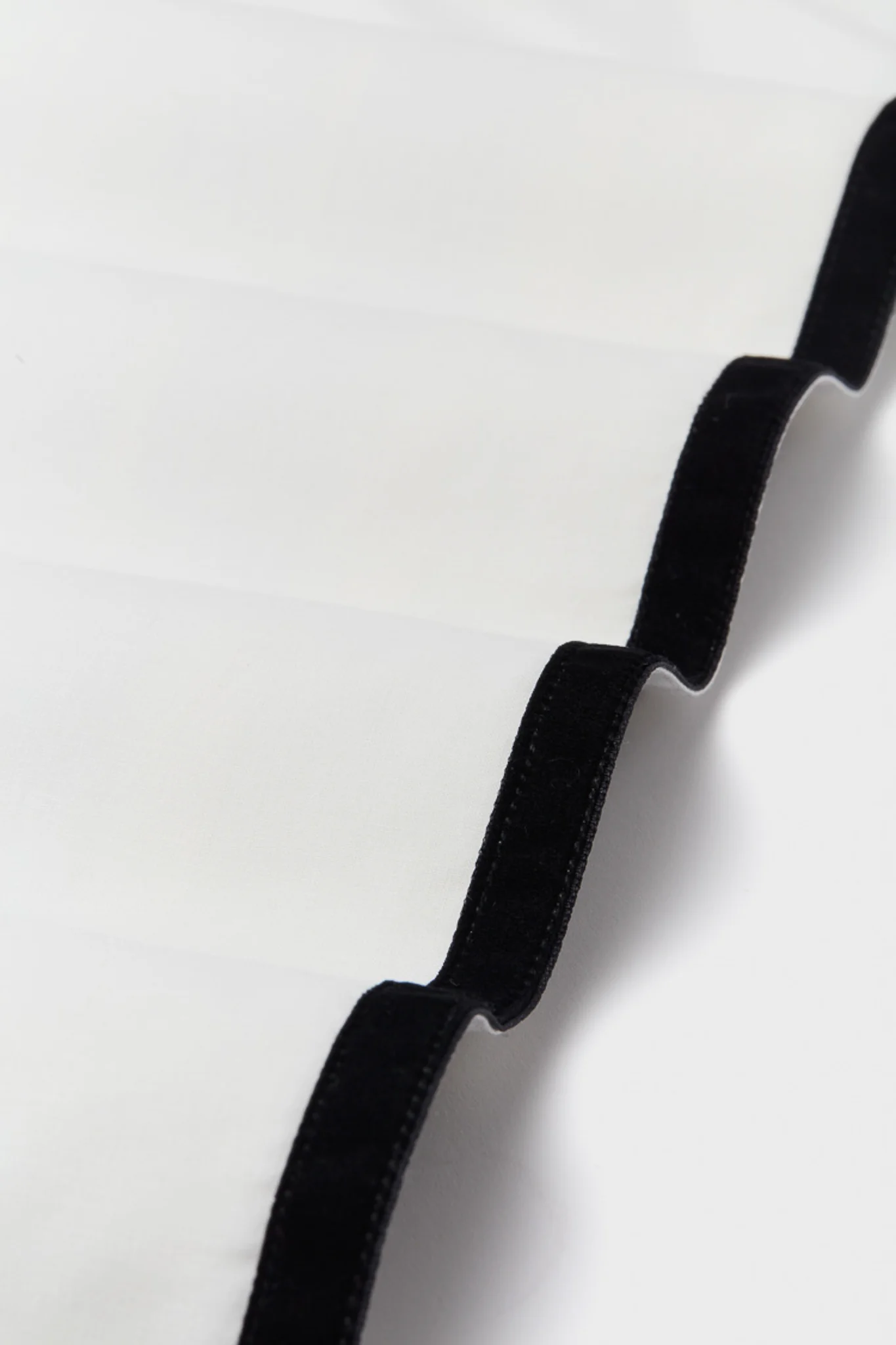 Black Velvet Trim Napkins Set of 4 - Image 3