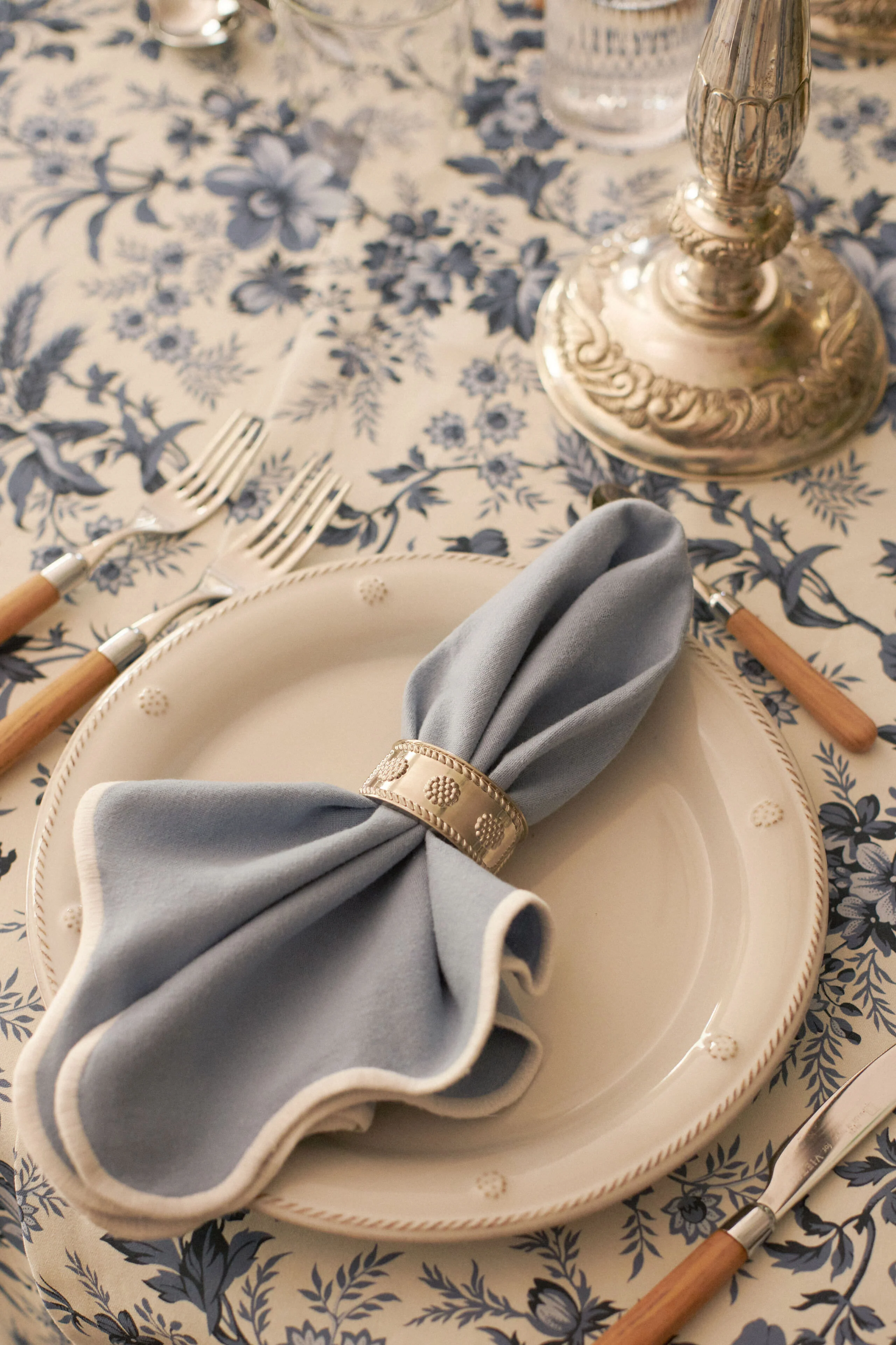 Dusty Blue and White Embroidered Scalloped Napkins Set of 4 - Image 2