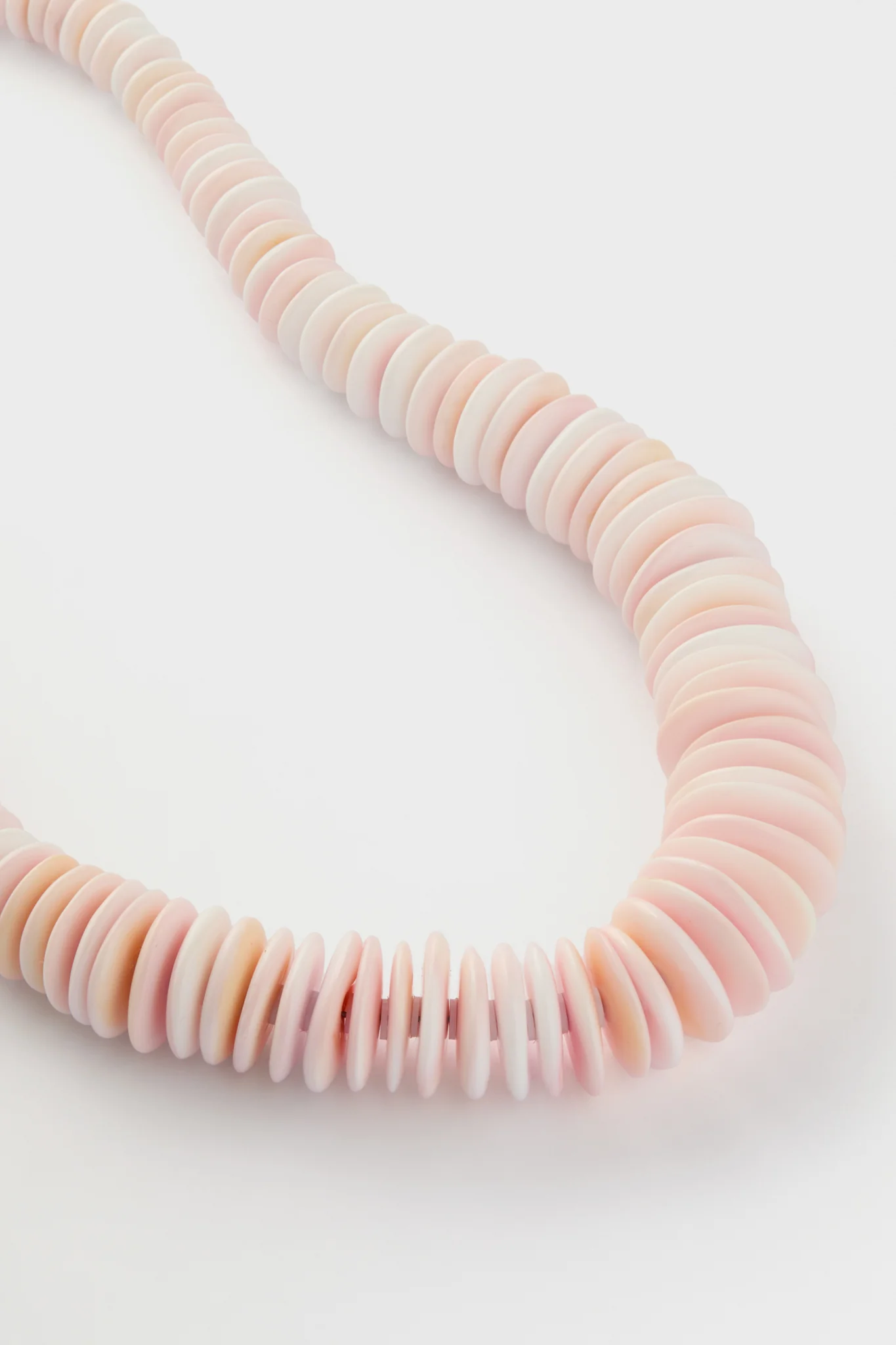 Graduated Queen Conch Necklace With White Spacers Necklace - Image 4