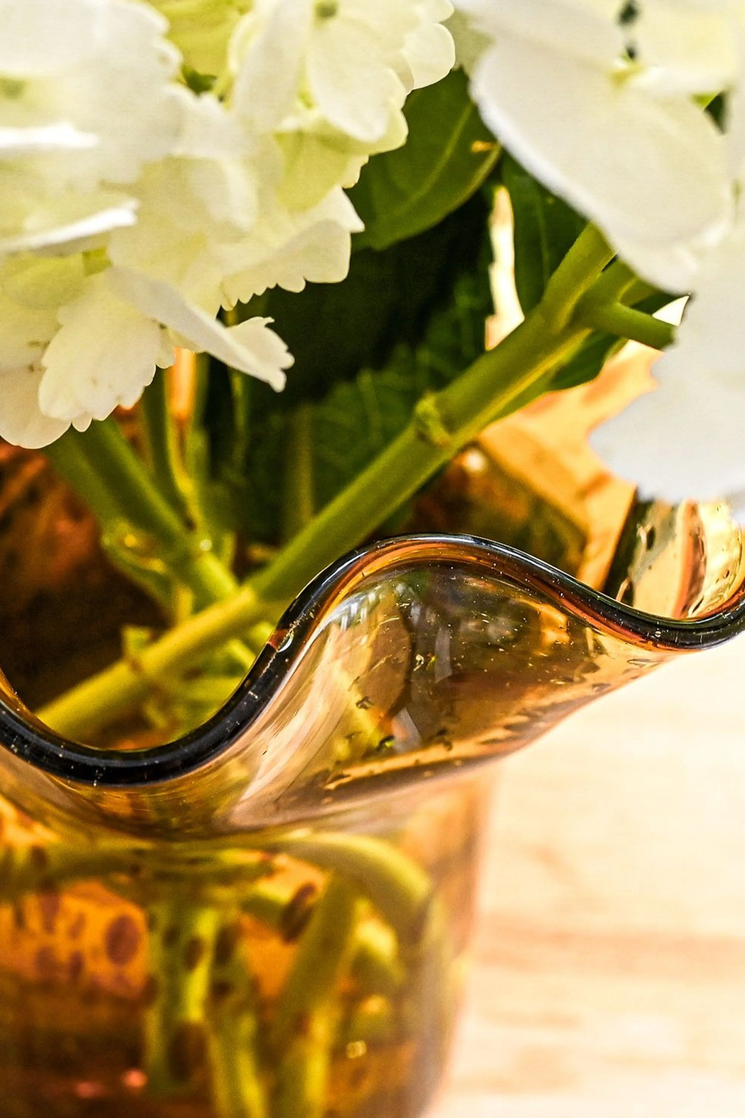 Lettuce Leaf Vase - Image 3