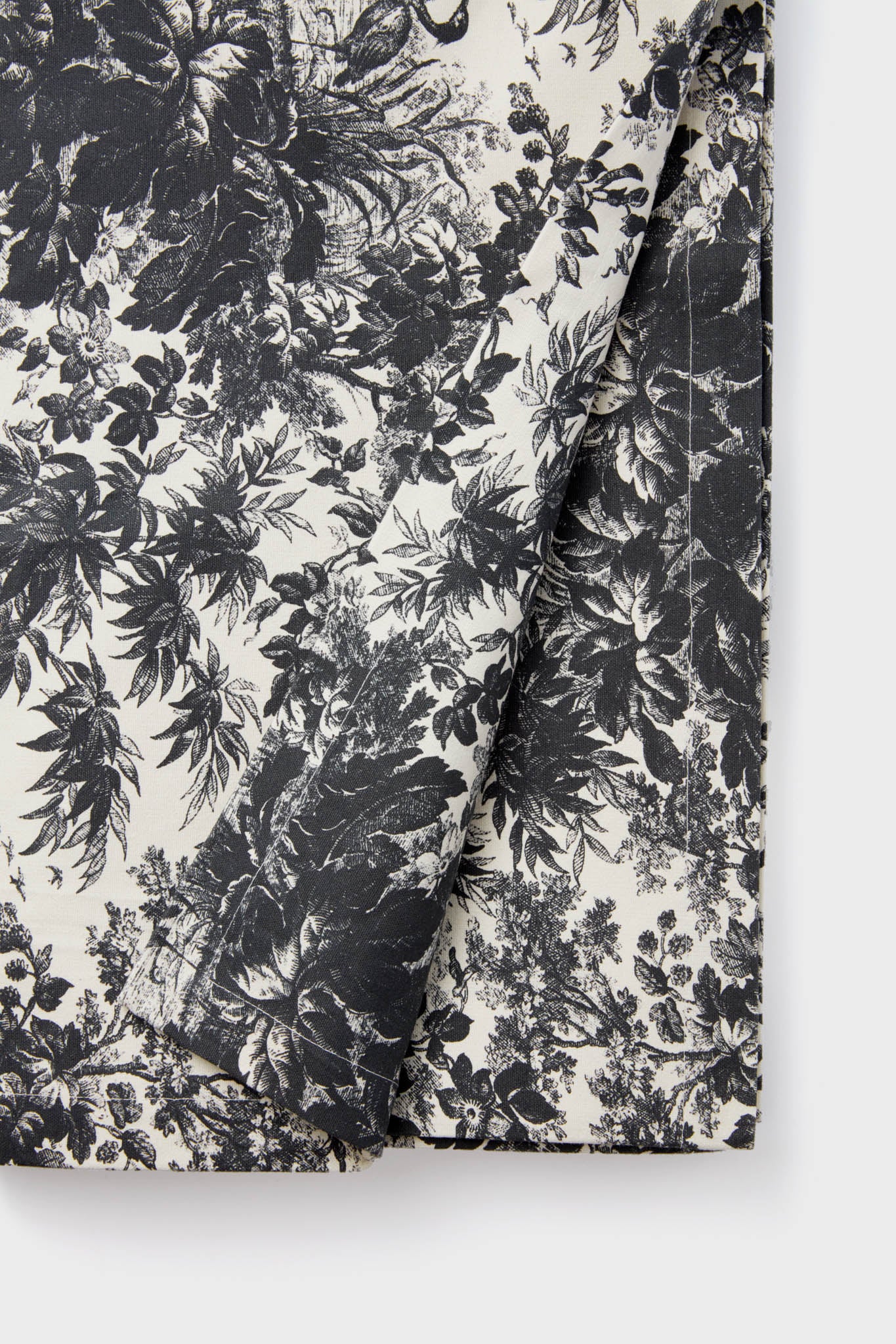 Noir Cypress Toile Tablecloth - Image 4