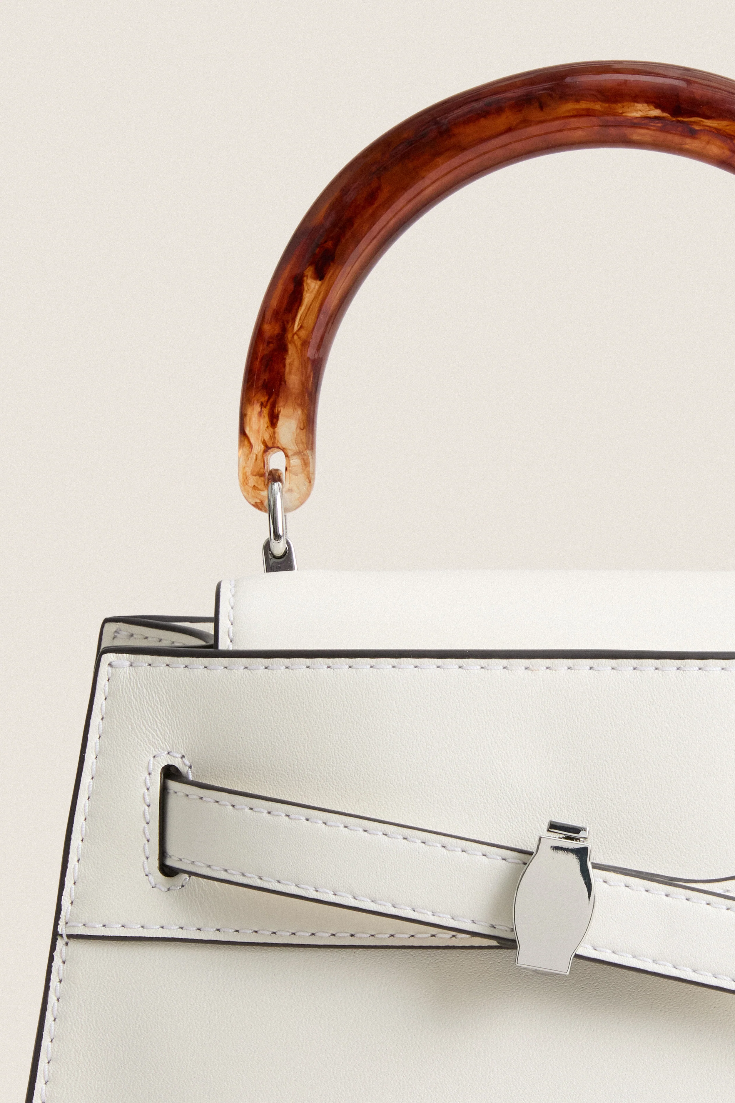 Off White Resin Veronica Beard Dash Top Handle - Image 6