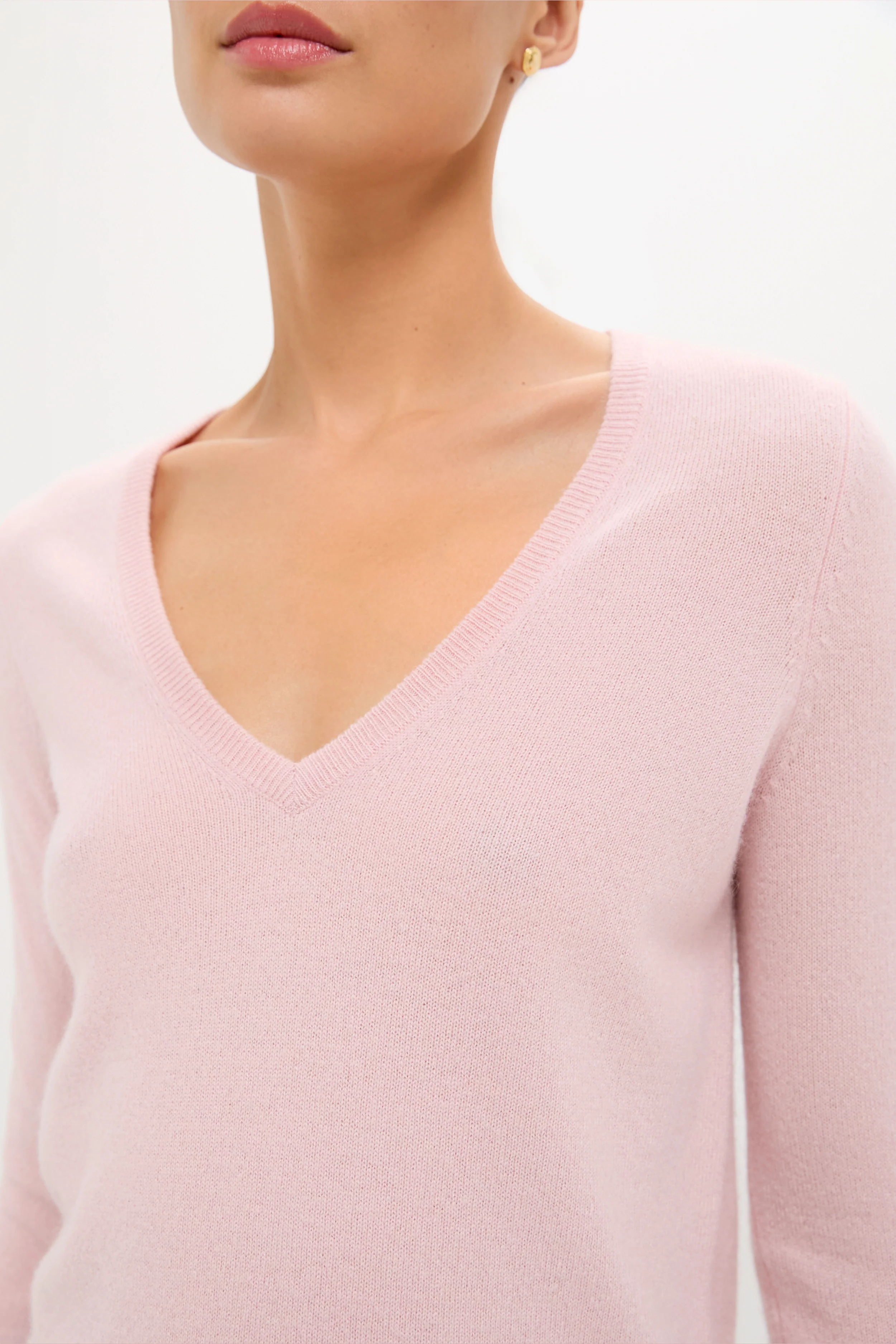 Soft Pink Cashmere V-Neck Sweater - Image 5
